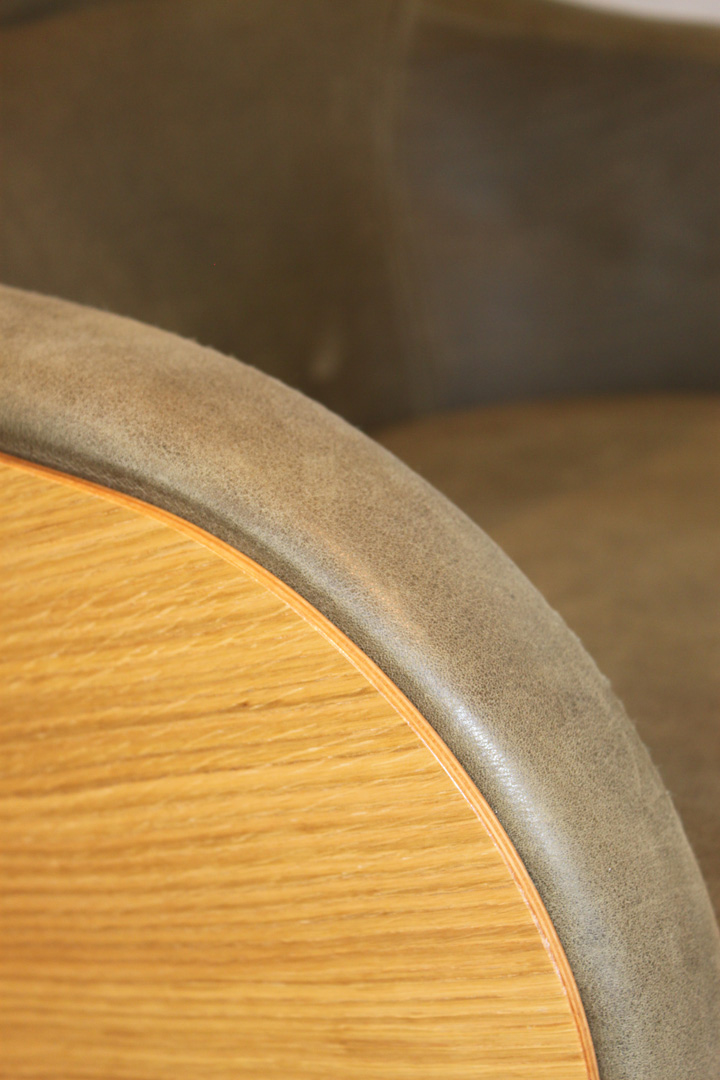 Conform Sessel Globe Bezug Sauvage Olive Holz Schale Conform Sessel Globe Bezug Sauvage Olive Holz Schale