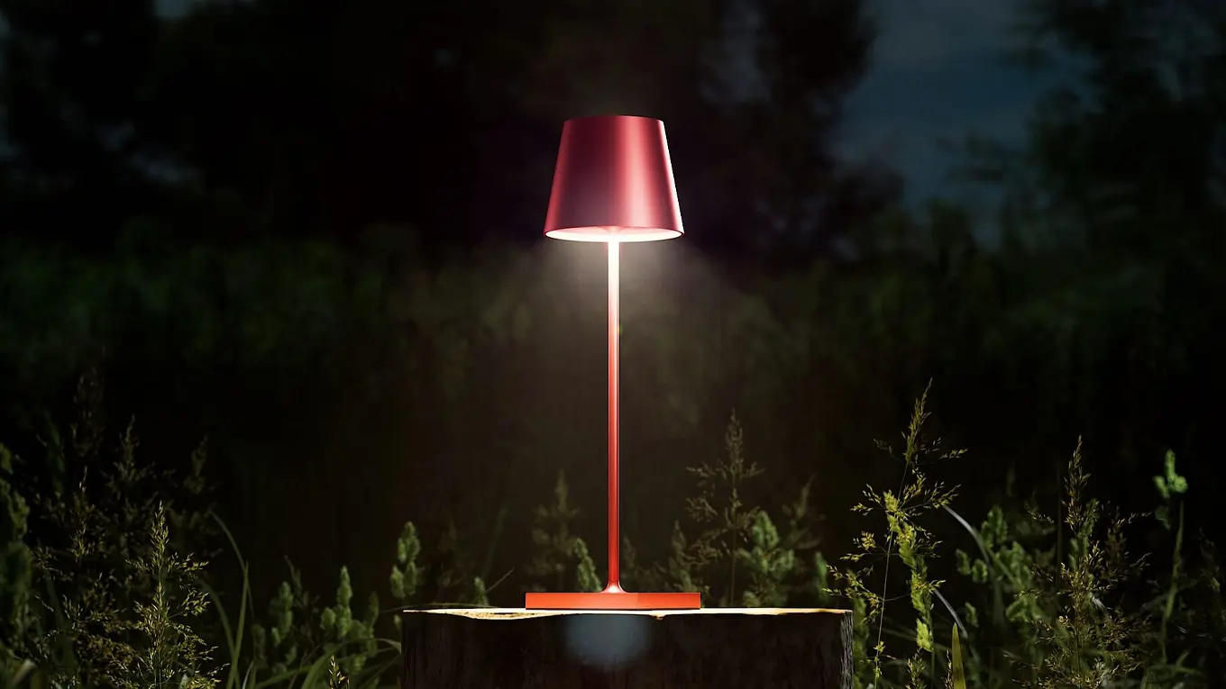 Roter Sigor Nuindie Tischlampe auf einem podest draußen