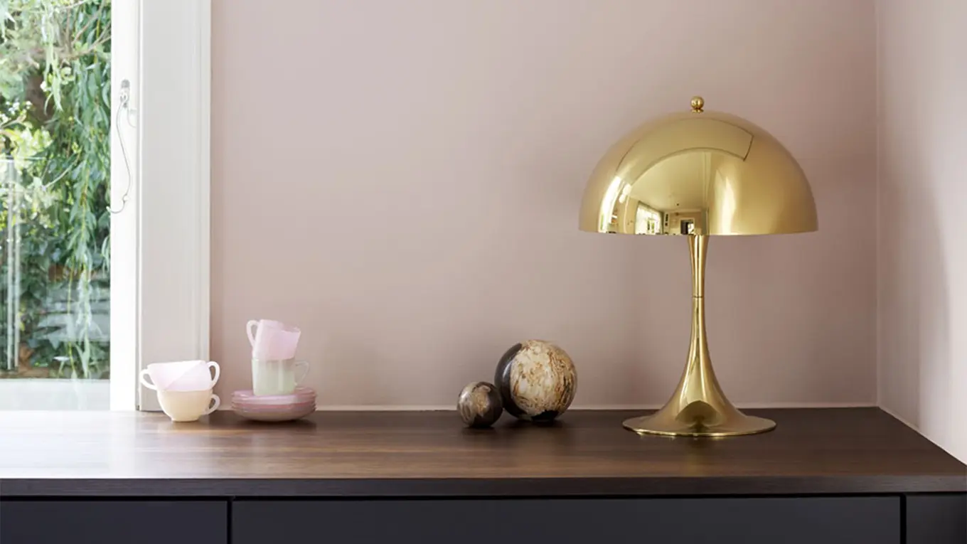 Goldene Louis Poulsen Panthella Tischlampe