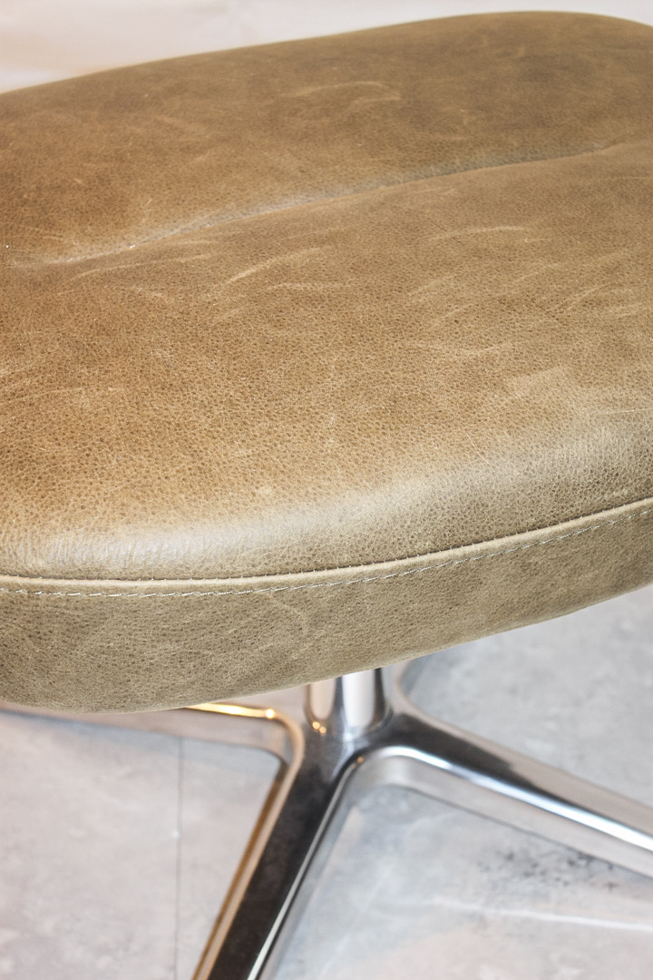 Conform Sessel Globe Bezug Sauvage Olive Holz Schale Conform Sessel Globe Bezug Sauvage Olive Holz Schale